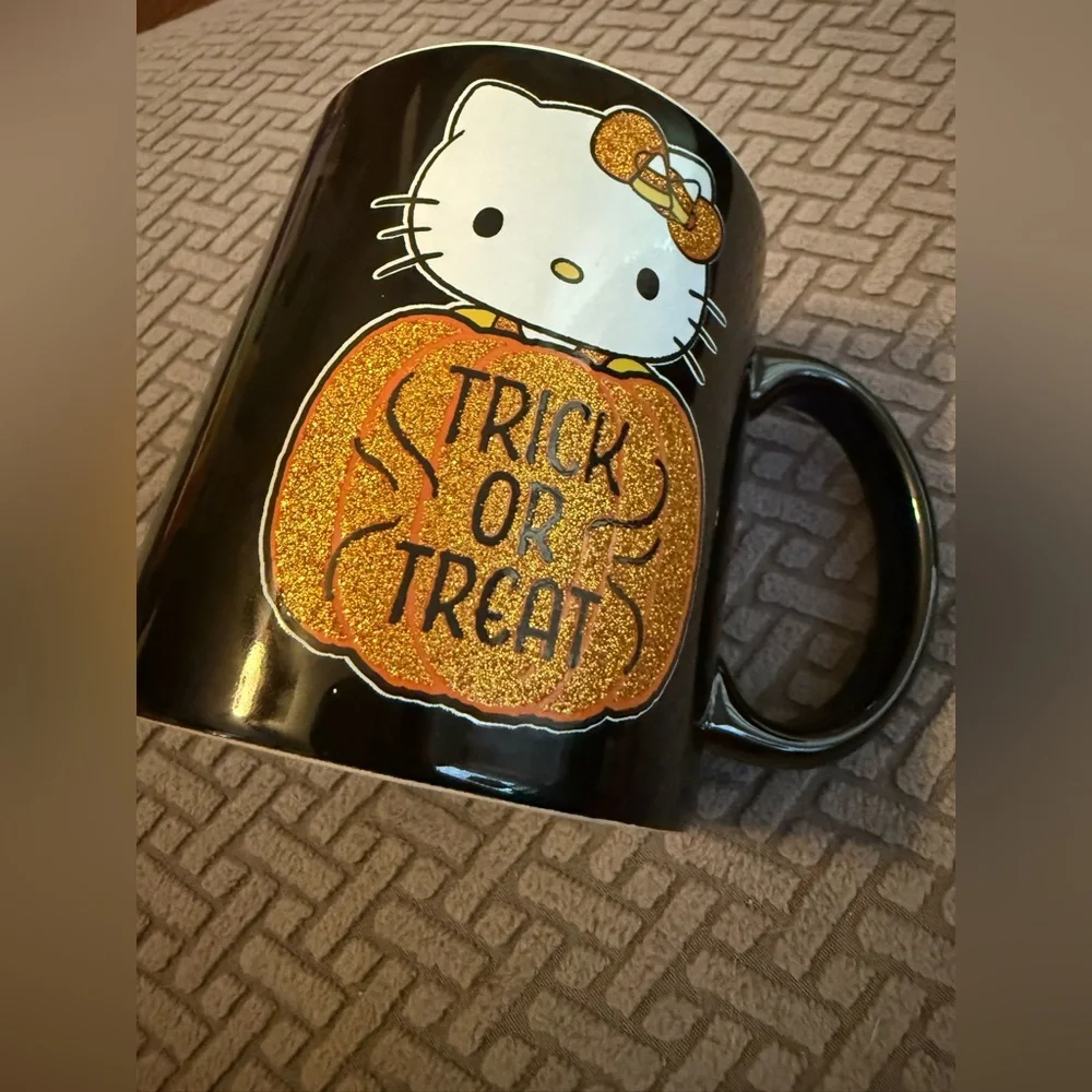 Sanrio Hello Kitty Trick or Treat Ceramic Mug - Picture 4 of 4